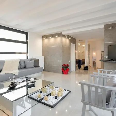 Ace Location | Luxury Building Апартаменты *